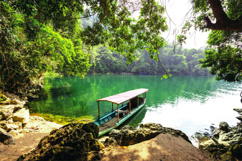 Ao Tiên hồ Ba Bể